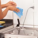 キッチンの壁紙の油汚れの掃除と汚れ防止の方法は？